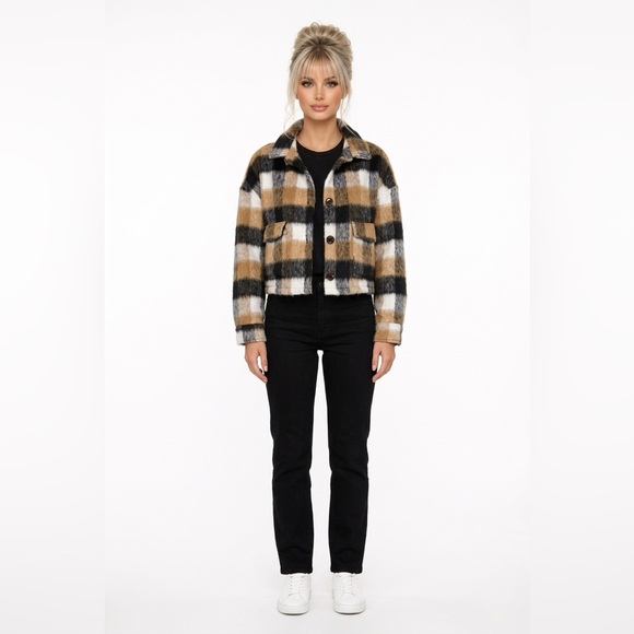 Kate & Mallory Jackets & Blazers - Fuzzy crop Plaid Jacket with Button Closure by Kate & Mallory women’s large​